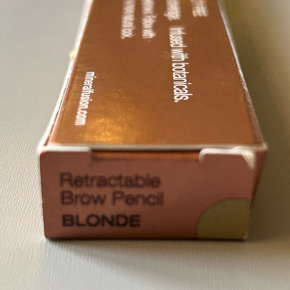 NEW Mineral Fusion Retractable Eyebrow Pencil - Blonde - Picture 2 of 3